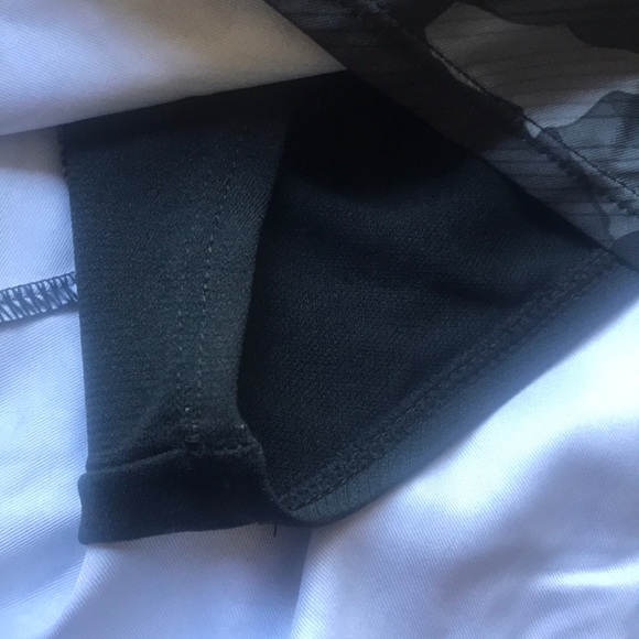 NWT Nike women running shorts L Gray/Black - Picture 4 of 5